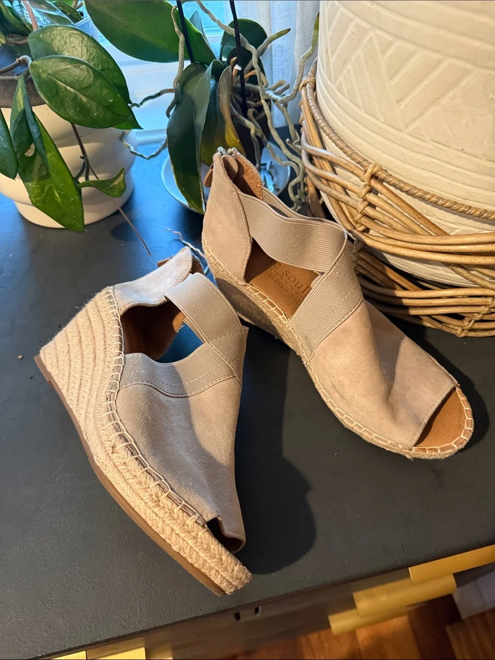 Gentle Souls by Kenneth Cole Colleen Wedge Espardrille Sandals. 7